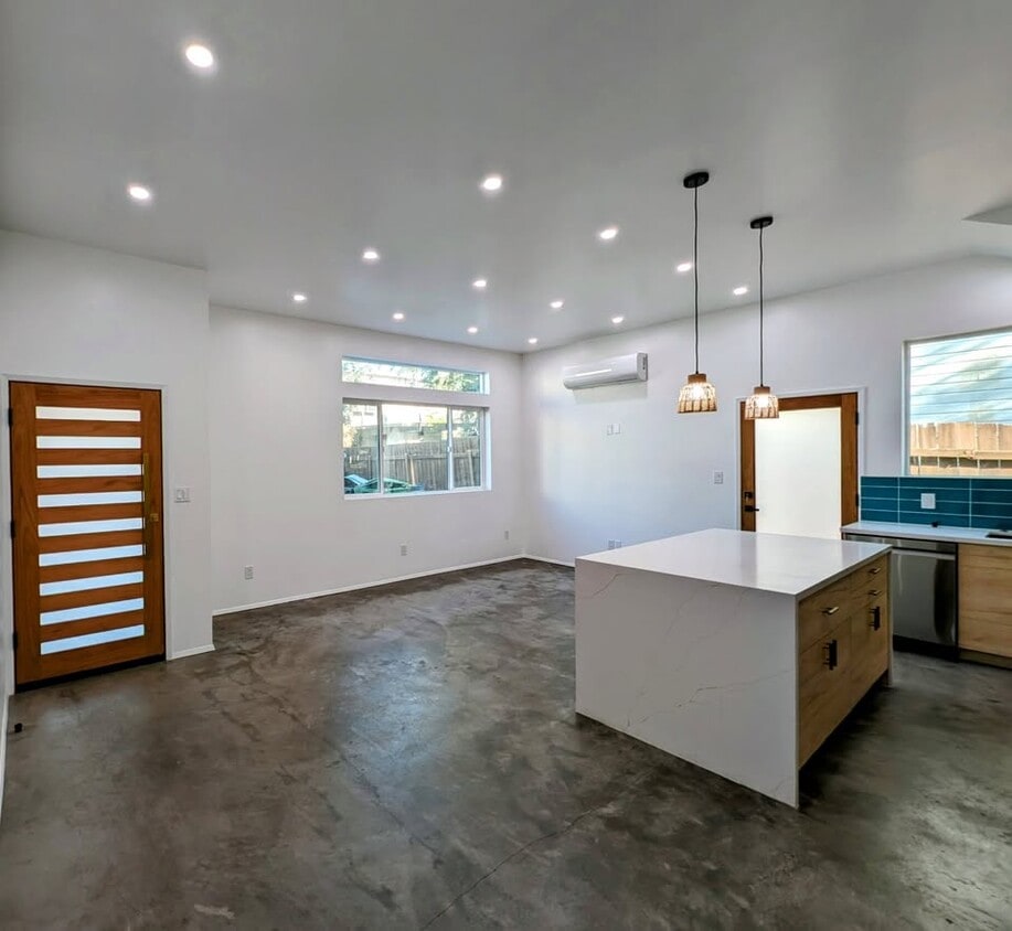 Primary Photo - 720 San Pascual Ave