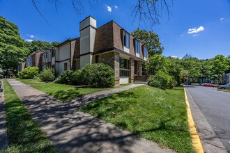 Building Photo - 6023 Forrest Hollow Ln