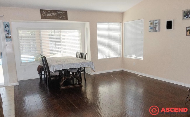 Building Photo - Spacious 3BD/2BA Home in Bakersfield's 93313 Area — Fully Equipped, Pets Welcome!