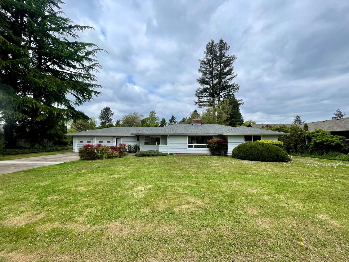 Primary Photo - 137-137 Briarcliff Dr