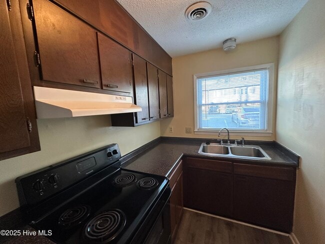 Building Photo - 125 Stratton Pl