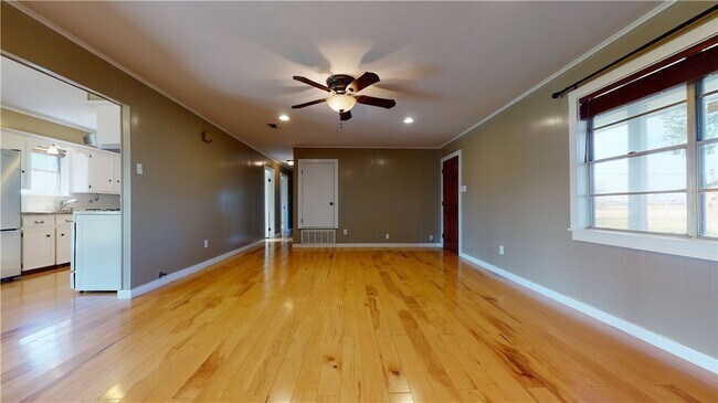 Building Photo - 8251 W Sh-21