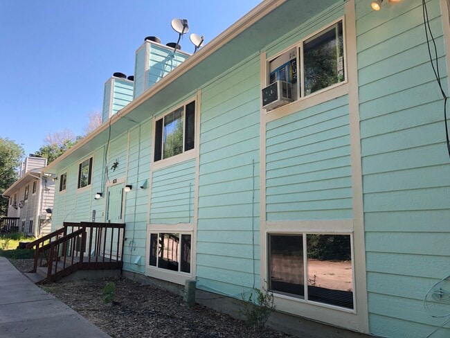 Building Photo - 435 W Van Buren St