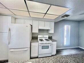 Building Photo - 1405 Vegas Valley Dr