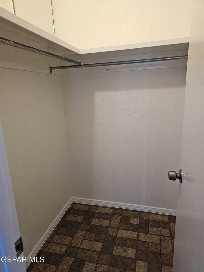 Building Photo - 10708 Sports Ct