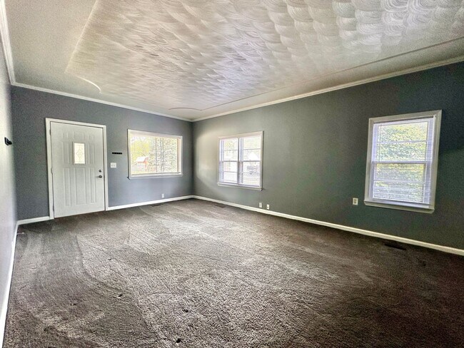 Foto del edificio - 2 Bed 1 Bath with Private Covered Patio