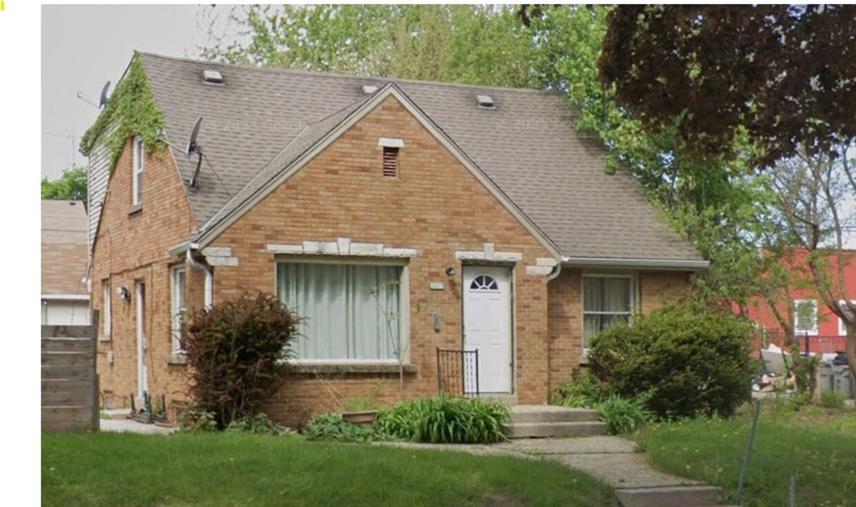 Primary Photo - HUGE REDONE 4BR 2BA SINGLE FAMILY