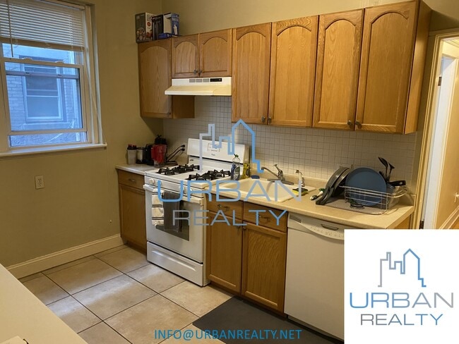 Building Photo - 2039 Commonwealth Ave