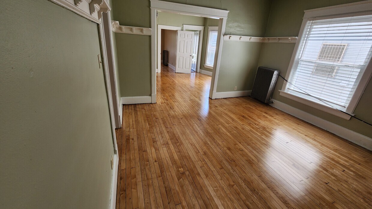 Foto principal - 3373 N Oakland Ave