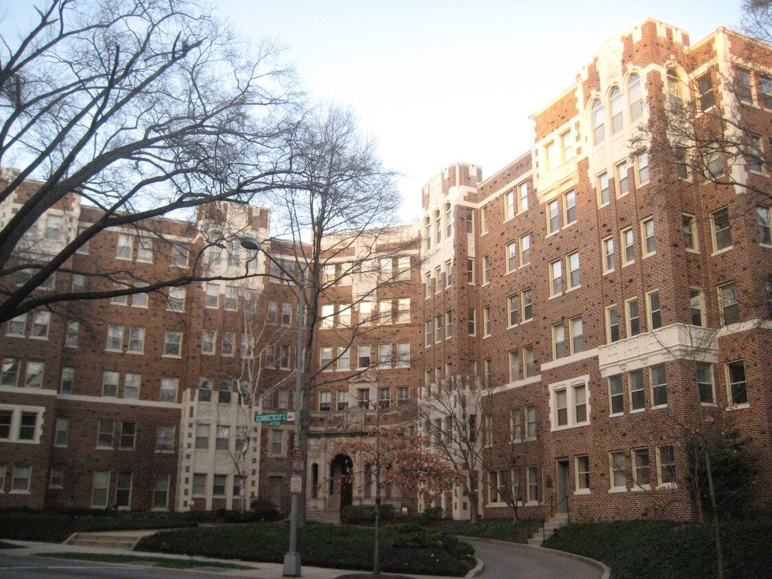 Building - 4707 Connecticut Ave NW