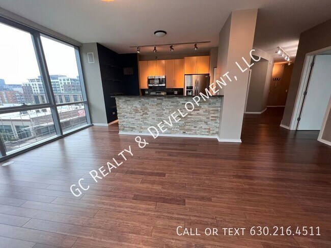 Building Photo - ***THE EMERALD / WEST LOOP LOCATION / 2 BD...