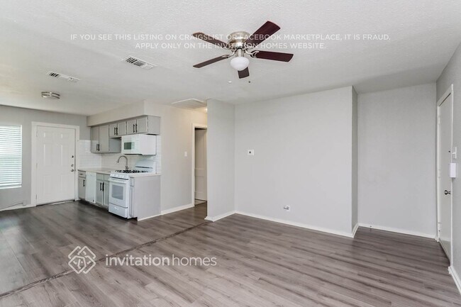 Building Photo - 5101 Royal Dr