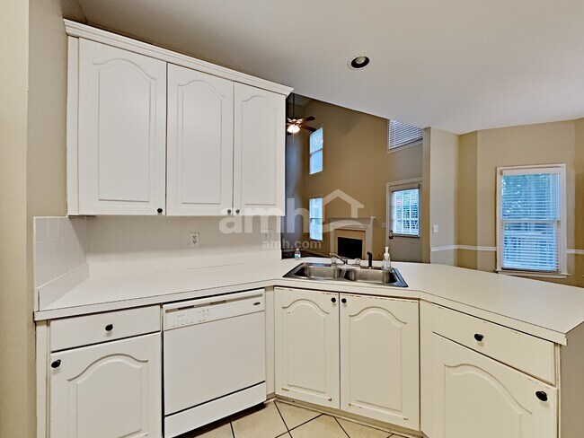 Foto del edificio - 3305 Maple Terrace Dr