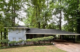 Building Photo - 3823 Kingswood Dr