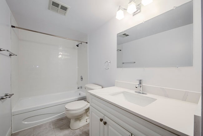 Building Photo - Maplewood Court