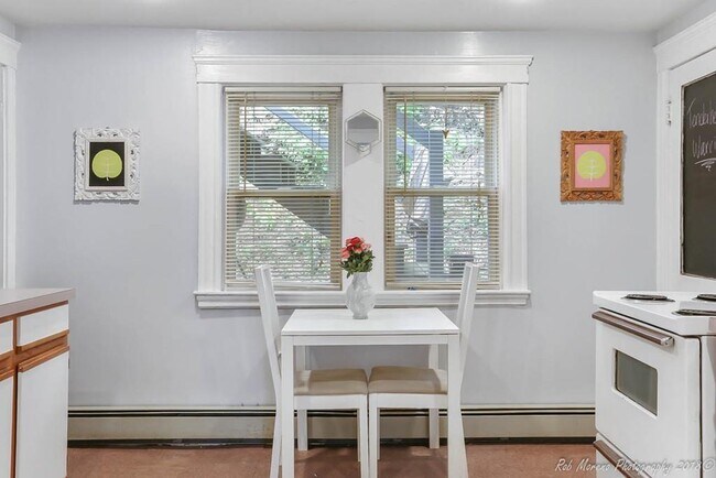 Eat-in Kitchen - 4 Wolcott Park