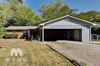 Building Photo - 511 Cynisca St
