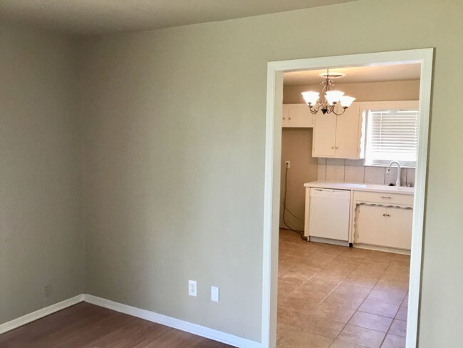Foto del edificio - 3 br, 2 bath House - 873 SW 8th Street