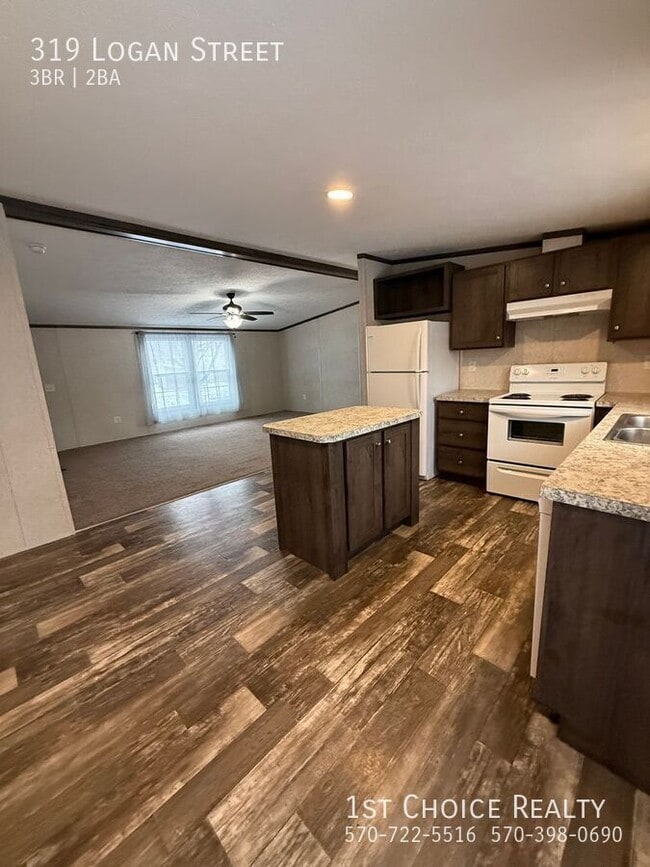 Building Photo - 319 Logan St