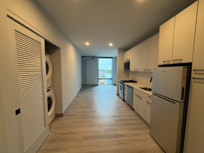 Building Photo - 2131 N Elston Ave