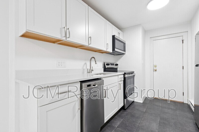 Photo - 303 Broadway