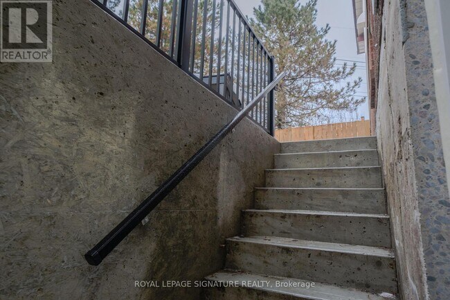Photo du bâtiment - 2111 Lynn Heights Dr