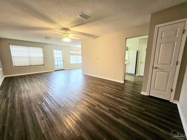 Foto del edificio - 3331 Two Sisters Wy