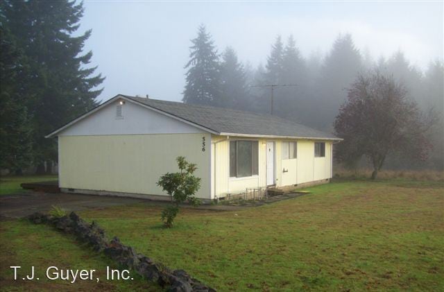 Primary Photo - 3 br, 1.5 bath House - 556 Avery Road W.