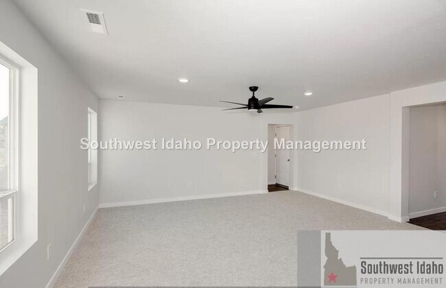 Foto del edificio - 8140 E Sunray Dr