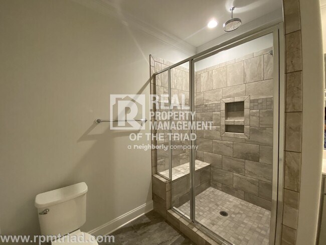 Building Photo - AVAILABLE FOR VIEWING 6/10/24 Gorgeous Lux...