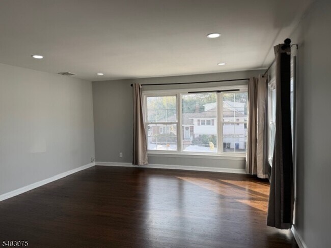 Foto del edificio - 10-06 1st St