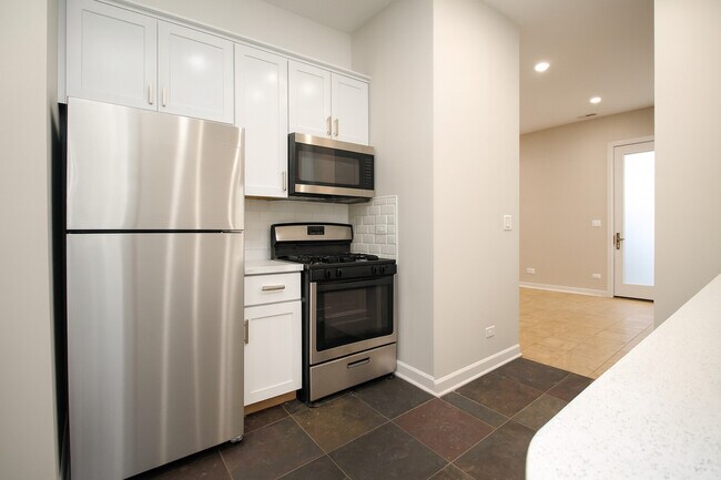 Foto del edificio - 3440 N Elston Ave