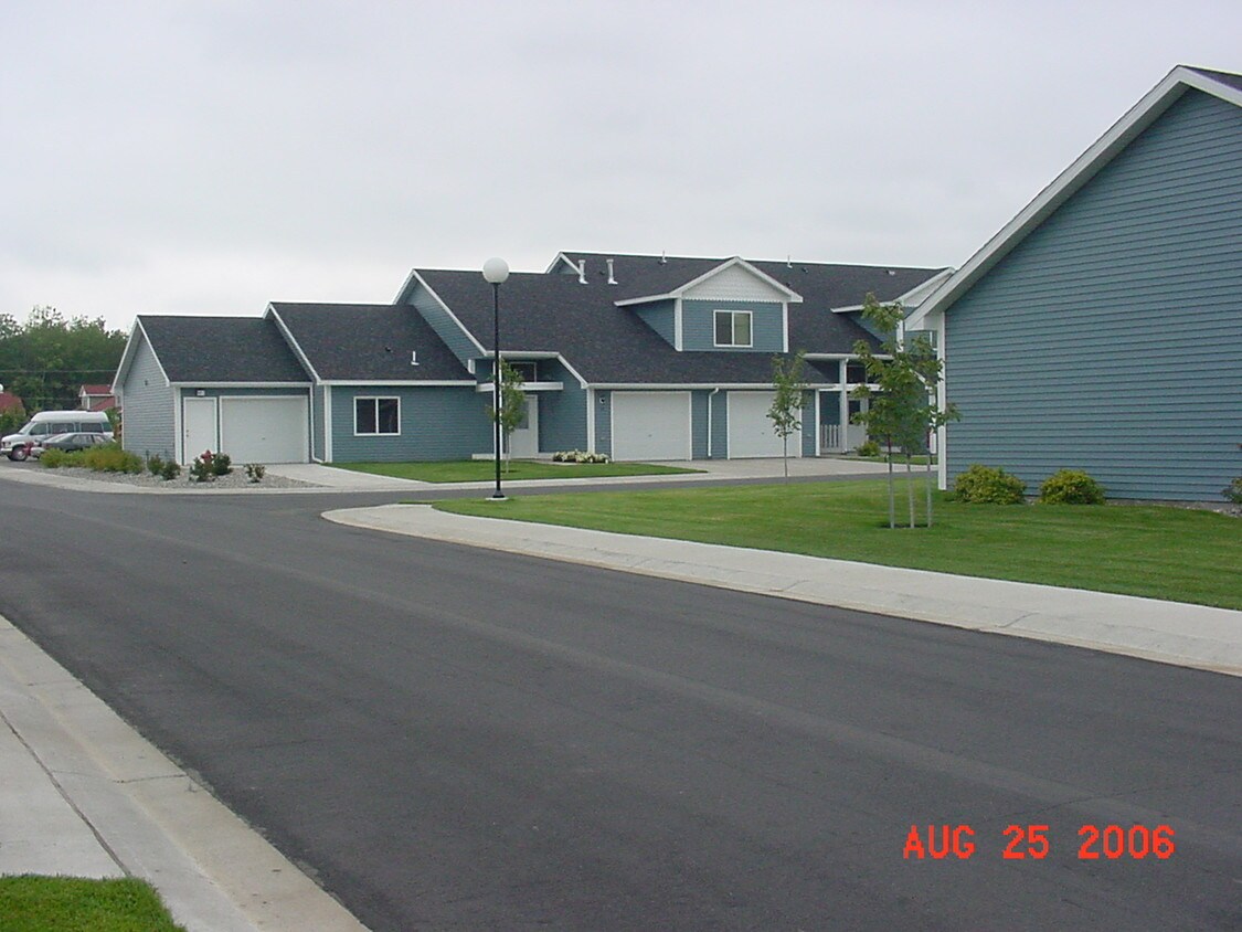 Building Photo - 912 NE 11th Ave