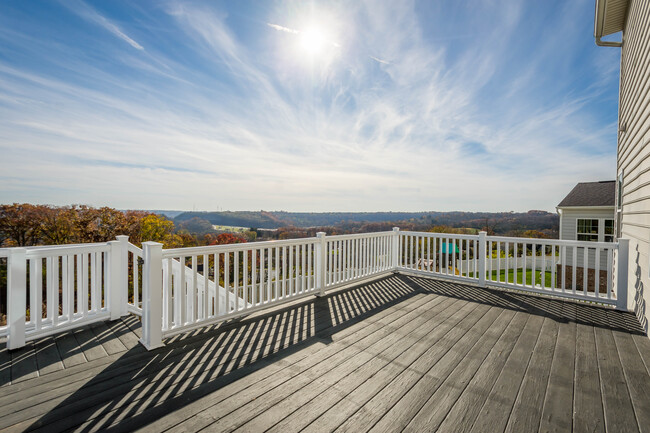 Building Photo - 232 Overlook Dr