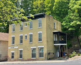 Building Photo - 19 Dunn St