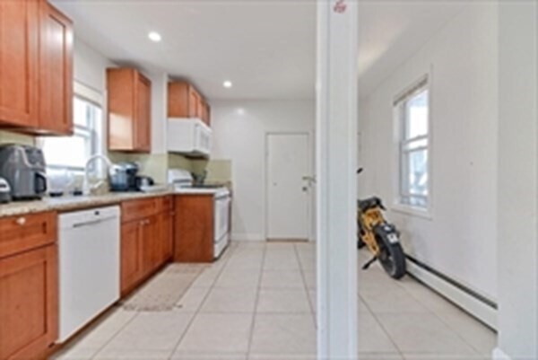 Foto del edificio - 256 W 6th St