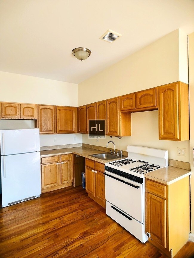 Building Photo - 133 Wyckoff Ave