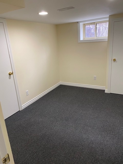 Building Photo - 237 Poyntz Av
