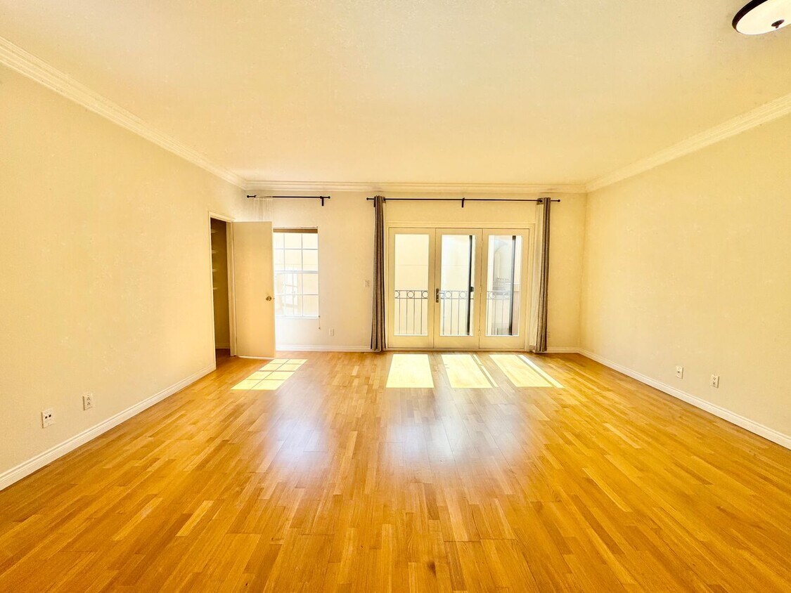 Primary Photo - Beautiful 1Bd/1Ba Condo Available in Hillc...