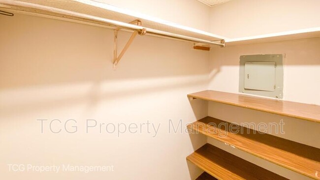 Foto del edificio - 2402 Marquette Rd