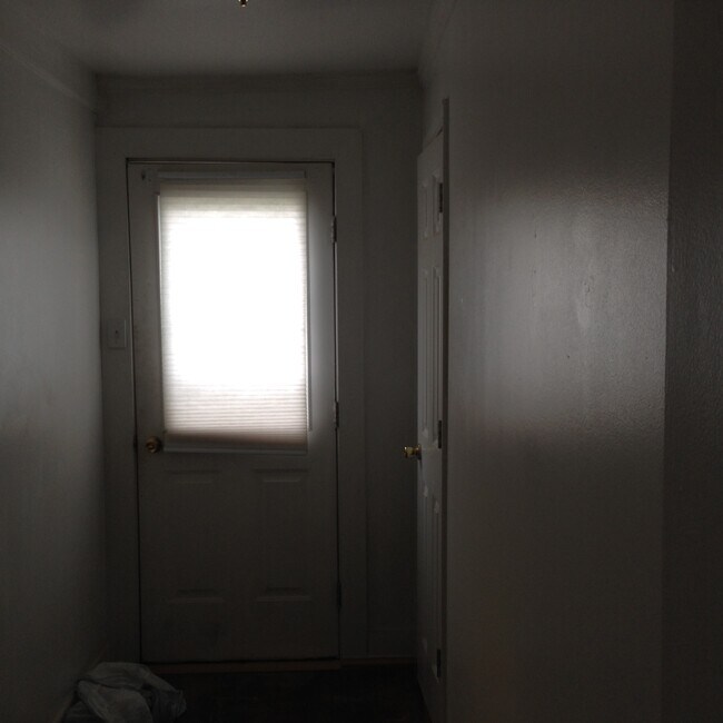Building Photo - 330 Oak St