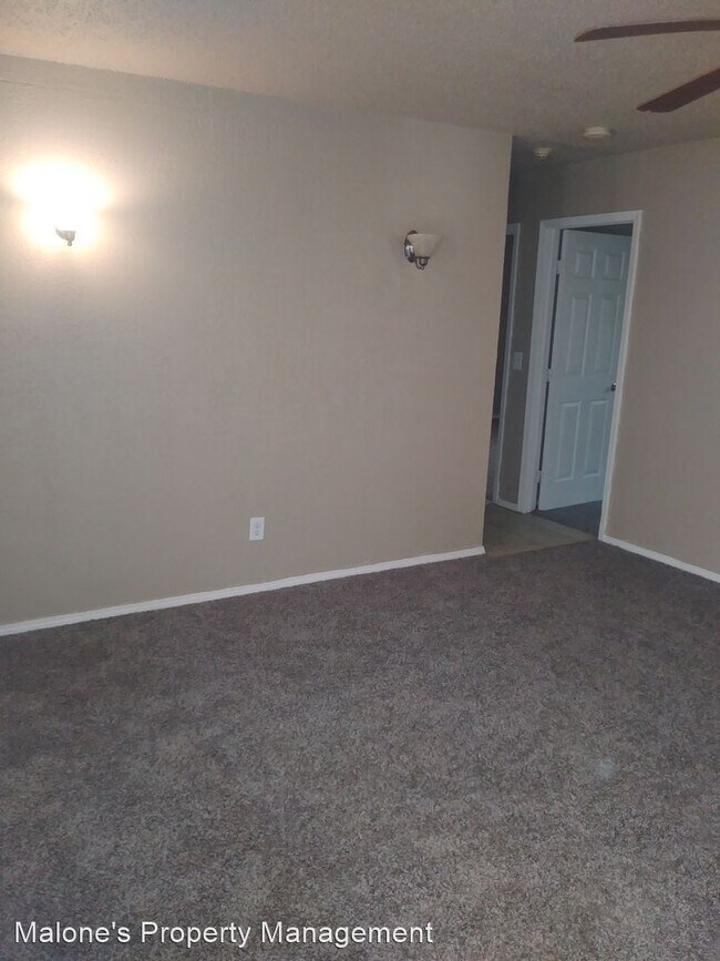 Building Photo - 3 br, 1.5 bath House - 3108 Beechwood Dr.