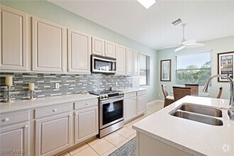 Building Photo - 9120 Spanish Moss Way