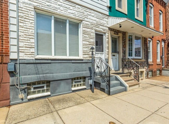 Building Photo - 3228 E Thompson St