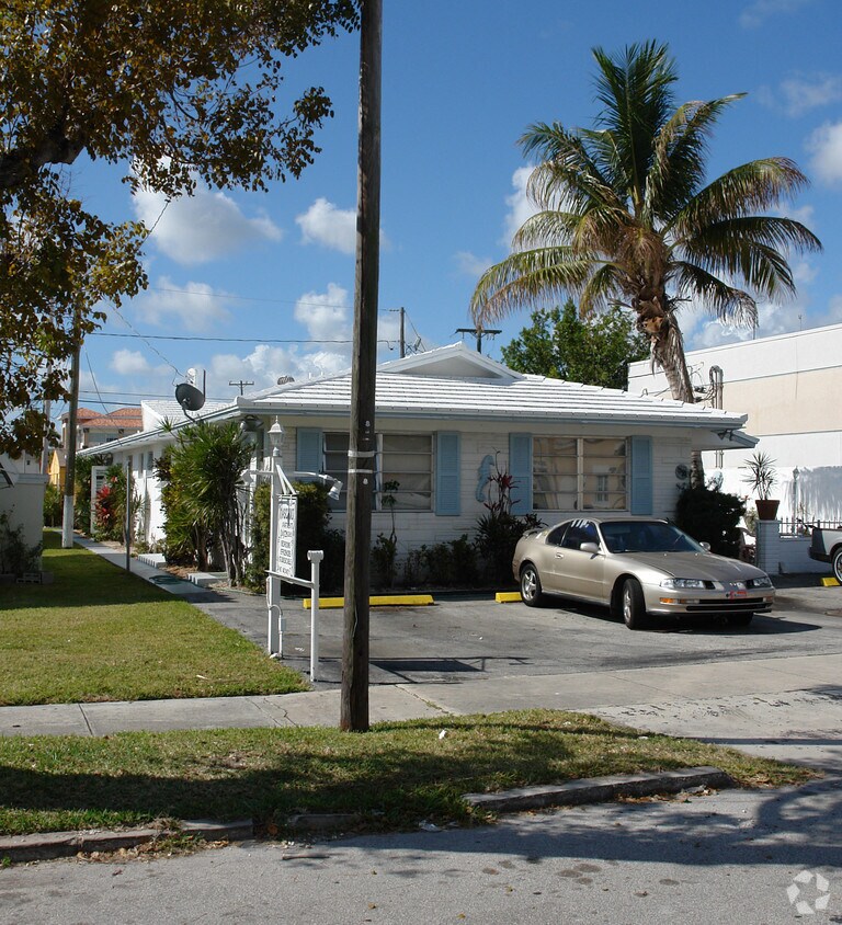 Building Photo - 1750 Fletcher St