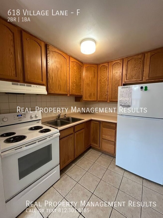 Building Photo - 618 Village Ln