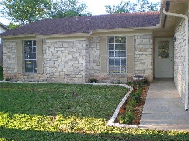 Building Photo - 1602 Middleway Rd