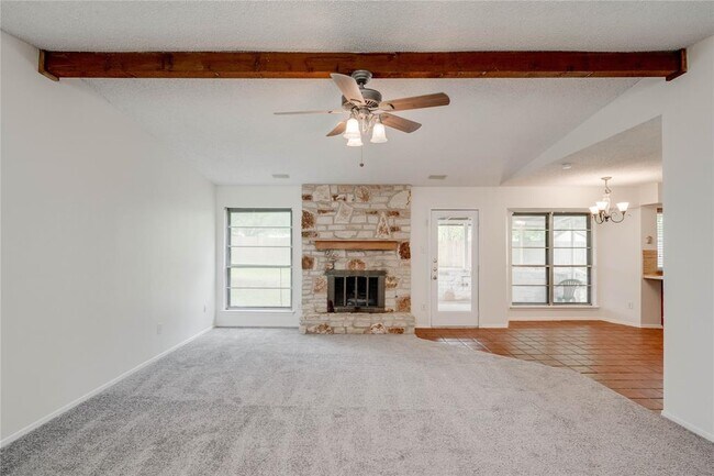 Building Photo - 908 Spring Tree St