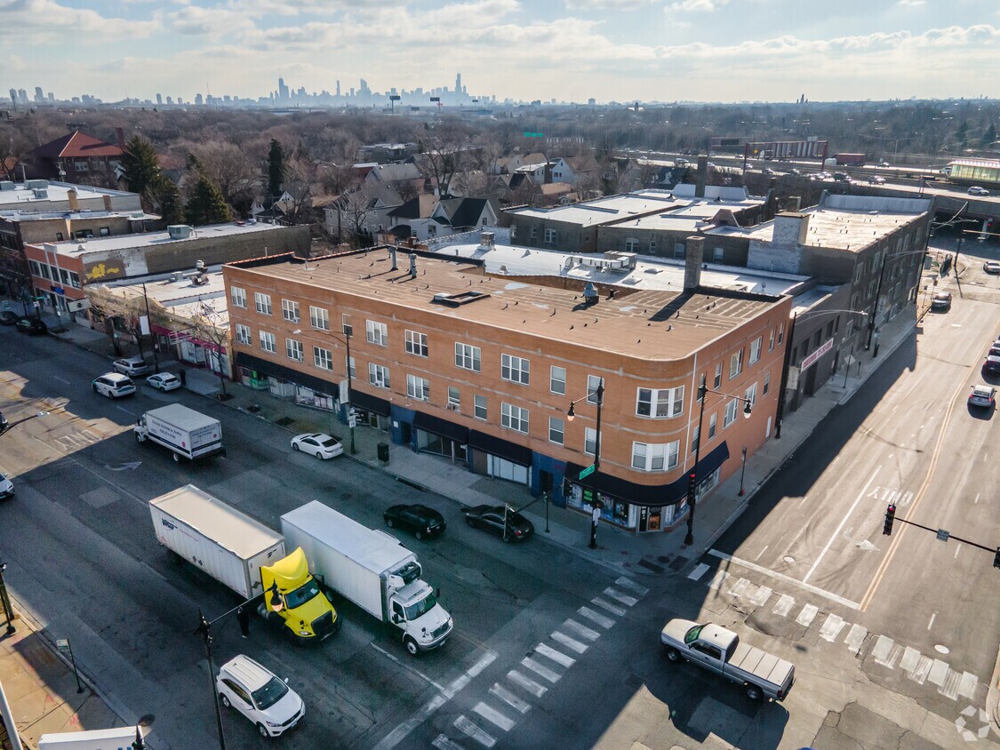Foto aérea - 3957 W Irving Park Rd