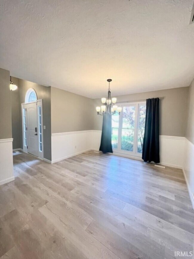 Foto del edificio - 8933 Shadow Ridge Dr